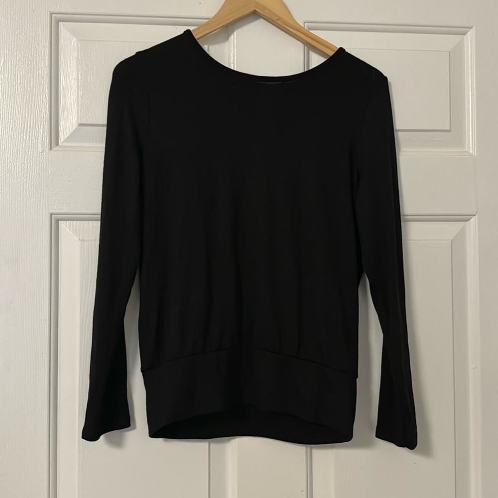 41 Hawthorn Small Black Top